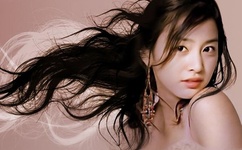 揪着小萝莉的头发疯狂输出